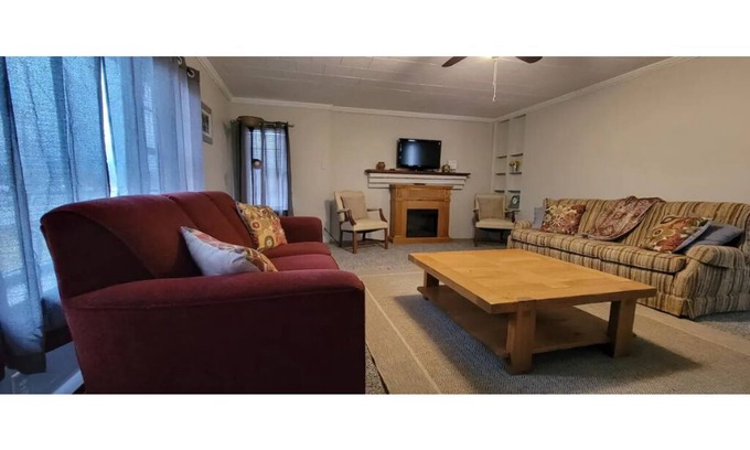 Delphos Casa | Delphos Bungalow Unit A Rt 66 & US 30