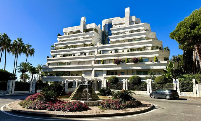 Golden Mile Apartamento | Apartamento Deluxe 'Gran Marbella' con Vista a la Montaña, Wi-Fi y Aire Acondicionado