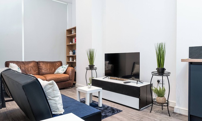 Nottingham City Centre Apartamento | Deluxe Apartment In City Centre W/Outdoor dining and games area.