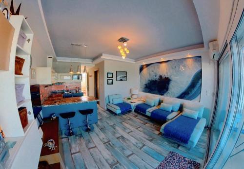 Haraki Apartamento | Deluxe Beach Apartment- Sleeps 2 & Private Terrace