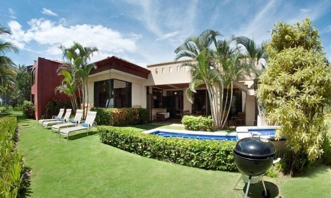 Playa Hermosa Casa | Deluxe Beach Villa de lujo Frente - piscina privada en comunidad cerrada!