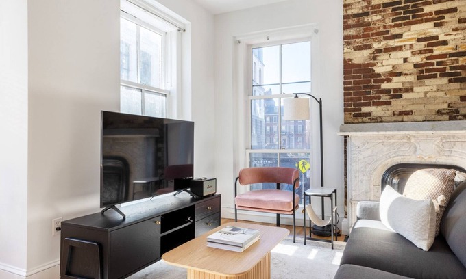 Beacon Hill Apartamento | Deluxe Beacon Hill 2BR w/ W/D, nr Boston Common, by Blueground