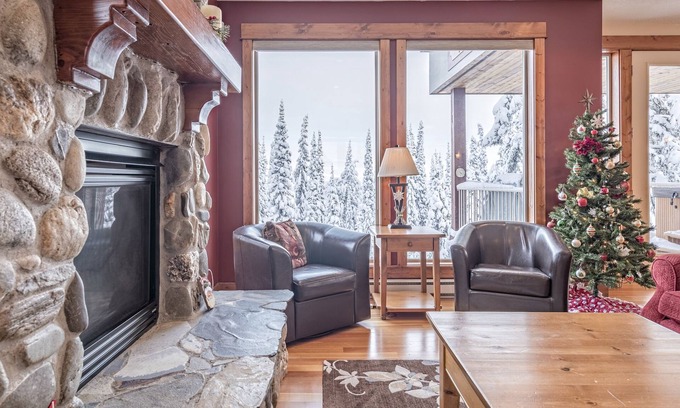 Silver Star Mountain Chalet De Esquí | Ejecutivo casa de 4 dormitorios con una sala privada (para 11) La mejor ubicación!