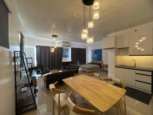 Minglanilla Apartamento | Deluxe Cozy Corner Studio