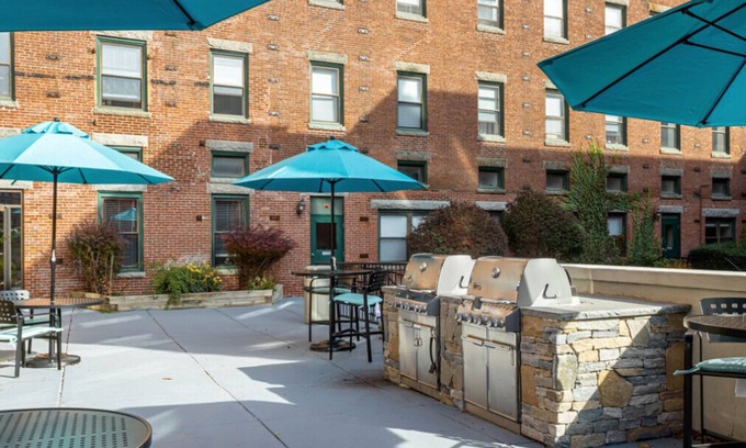 Lower Mills Apartamento | Deluxe Dorchester Savin Hills 2BR nr Milton T, by Blueground