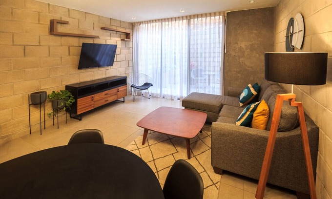 Downtown Guadalajara Apartamento | Deluxe Double Apartment with Patio - 103