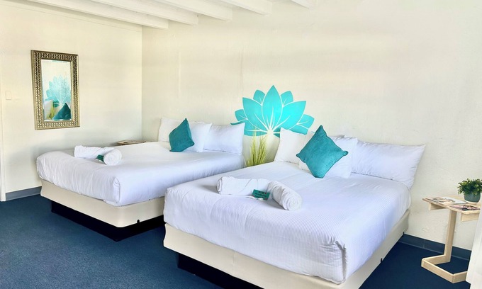 Las Vegas Strip Hotel | DELUXE DOUBLE BED 2 QUEEN BEDS - SLEEPS 4 - NON-SMOKING