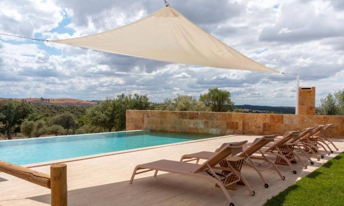 Estremoz Cama Y Desayuno | Deluxe Double or Twin Room with Garden View
