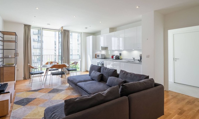 Stratford Apartamento | Deluxe East London Home in the Olympic Village by UnderTheDoormat