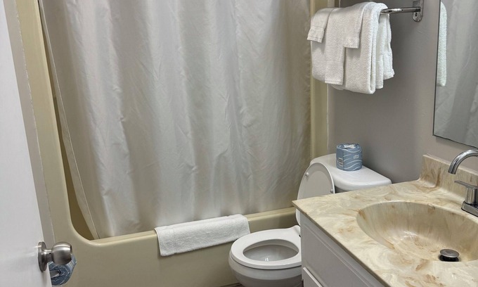 Carrabelle Condominio | Deluxe King Condo 218