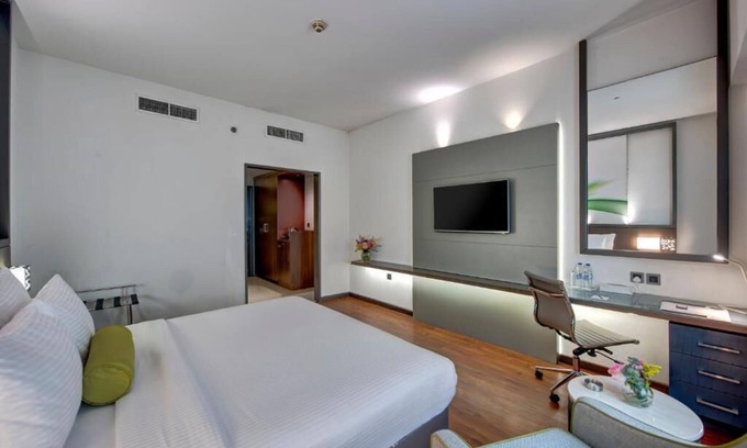 Al Muraqqabat Casa | Deluxe King or Twin Room Near Al Rigga Metro