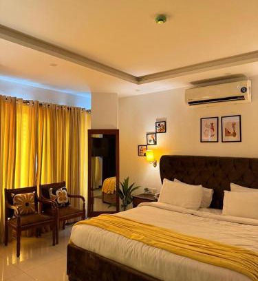 Islamabad Apartamento | Deluxe King with Sunset Yellow Hues in Bahria Phase 4 Islamabad