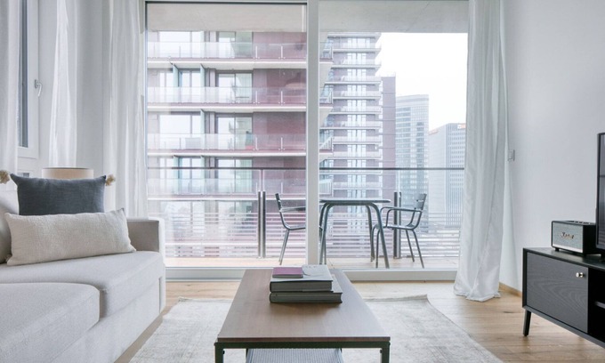 Erdberg Apartamento | Deluxe Landstraße 1BR w/ Pool & Doorman, steps to Metro U3, by Blueground