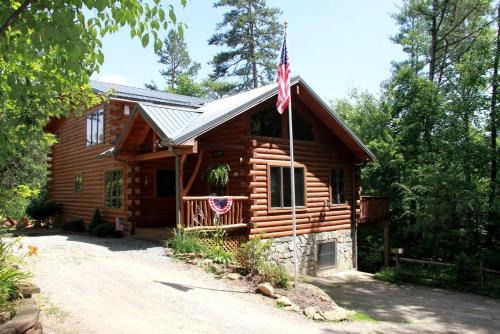 Clyde Casa | Deluxe Log Cabin with a Hot Tub in the Smoky Mountains of North Carolina