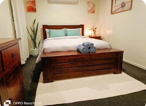 Holmview Casa | Deluxe Queen Room