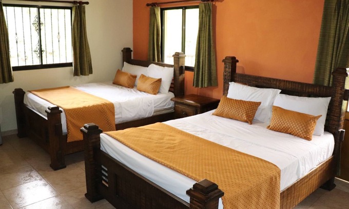 Las Guazaras Apartamento | Deluxe Room - 2 Queen Beds with Air Conditioning