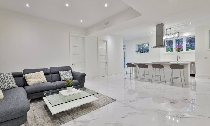 York Casa | Deluxe Room in the luxury house near Yorkdale Mall