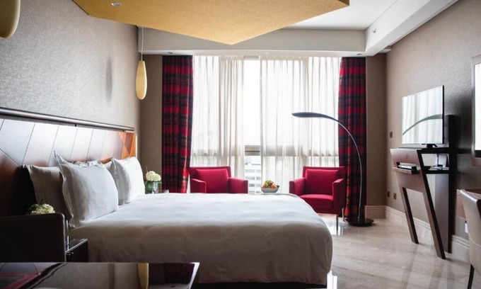 Garhoud Casa | Deluxe Room Near Aviation Club Garhoud By Luxury Bookings