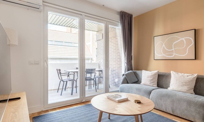 Salamanca Apartamento | Deluxe Salamanca 2BR w/ Doorman nr Las Ventanas, by Blueground