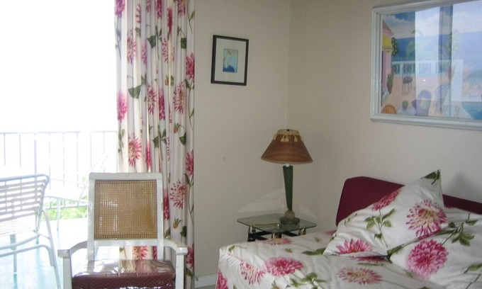 Coral Gardens Condominio | Deluxe Studio Condo Overlooking Bay