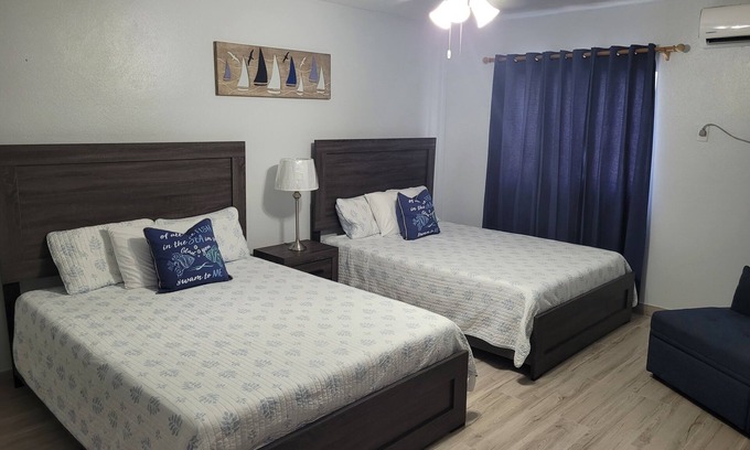 Seven Mile Beach Apartamento | Deluxe Studio with Ocean View - 1A