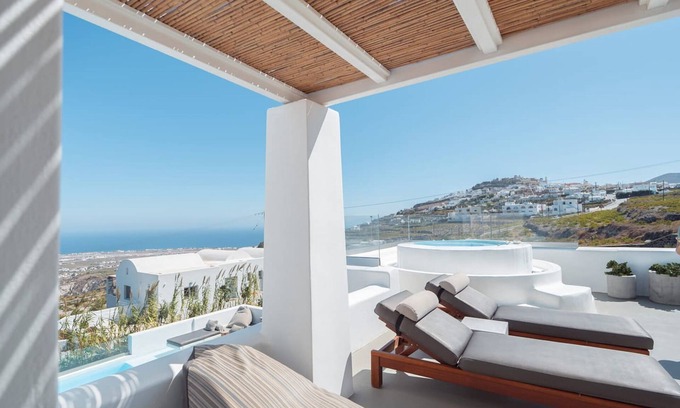 Pyrgos Apartamento | Deluxe Suite Sea View Hot Tub - White Co