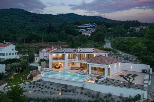 Opric Villa | Deluxe Villa Dana