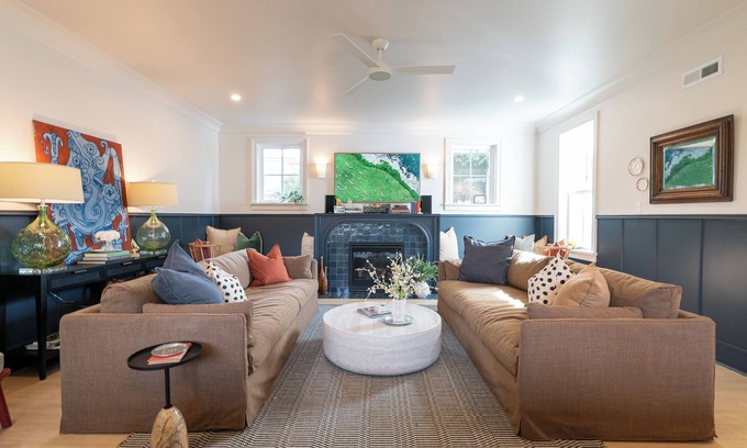 Historic Oakwood Casa | DeLUXeDwelling-7BR/4BA-ChefsKitchen-20Guests-Pets