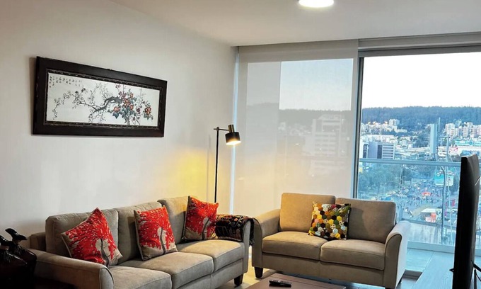 La Carolina Apartamento | Departamento 3- cuartos con piscina e increíble vista, WiFi en Quito.