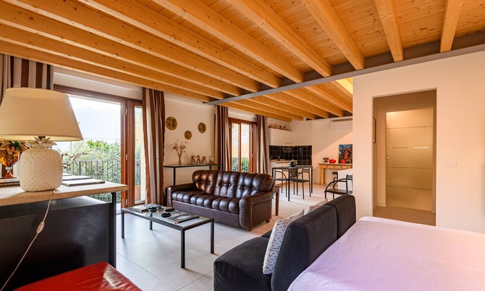 Marone Apartamento | Dependance In Riva al Lago second floor