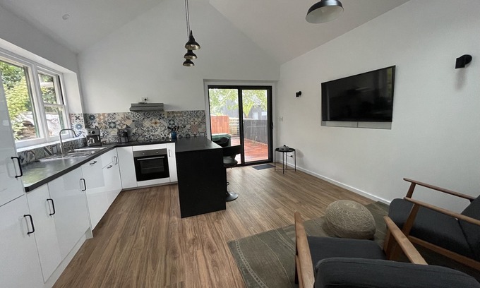 Derby Cama Y Desayuno | Derby Bank House Cabin- one bedroom with full kitchen