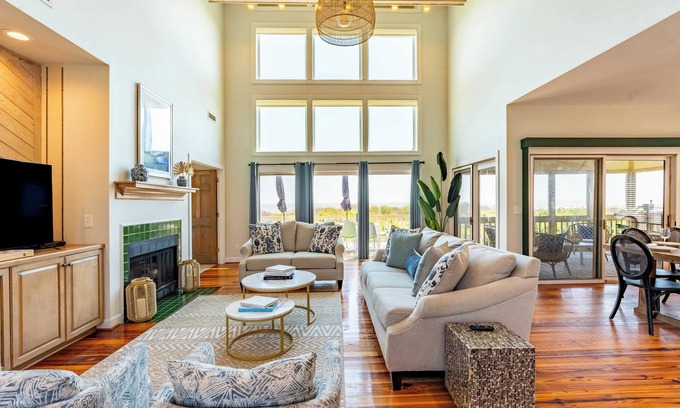 Isle of Palms Casa | Derby by Avantstay Beautiful Oceanfront Home w/ Incredible Views