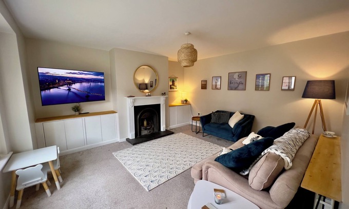 Londonderry Casa | Derry City, Northern Ireland - Waterfoot House, 5 Guests - Derry (Tourists, Contractors, Relocation)