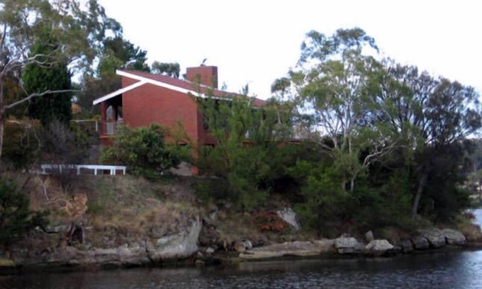 Austins Ferry Casa | Derwent Retreat (12 Austins Ferry Road)