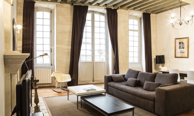 Hotel de Ville - Quinconces Apartamento | Descazeaux · Très bel appartement de standing au cœur du centre historique