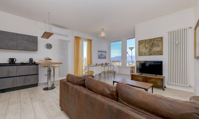 Desenzano del Garda Apartamento | Desenzanoloft La Finestra sul Lago