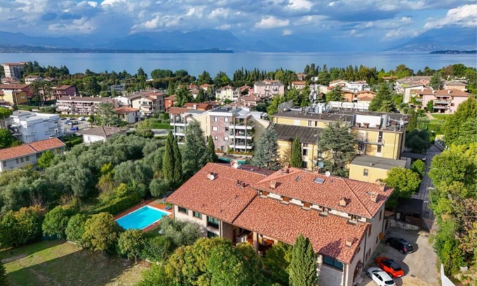 Rivoltella Apartamento | DesenzanoLoft: Swarovski & Pool