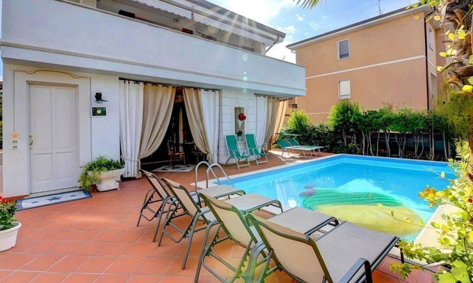 Desenzano del Garda Apartamento | Desenzanoloft Garden and Pool