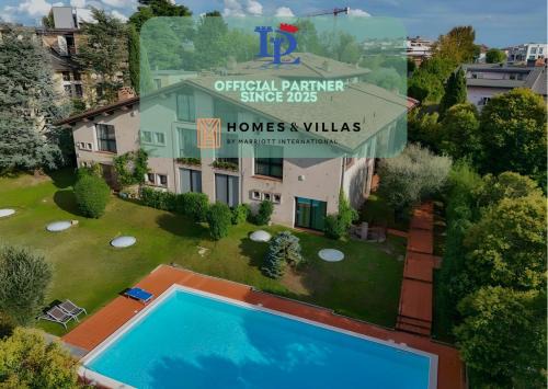Rivoltella Apartamento | DesenzanoLoft Official Partner Homes & Villas by Marriott Bonvoy - SWAROVSKI Family apartment with pool