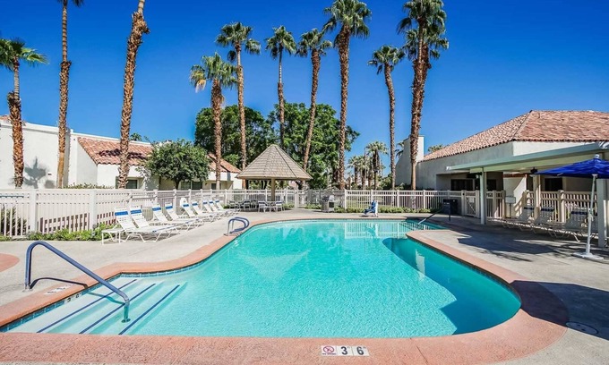 Palm Desert Complejo | Desert Breezes Condo Palm Desert BNP Parisbas Open 3/9-3/16 Weekly Rental
