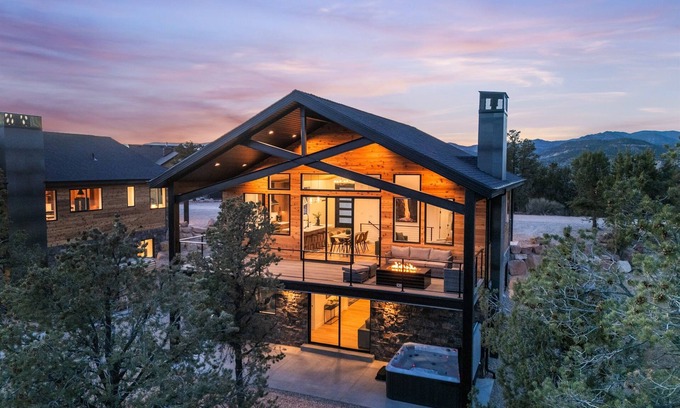 Orderville Cabina | Desert Canyon Casita | Near Zion | Hot Tub | Views