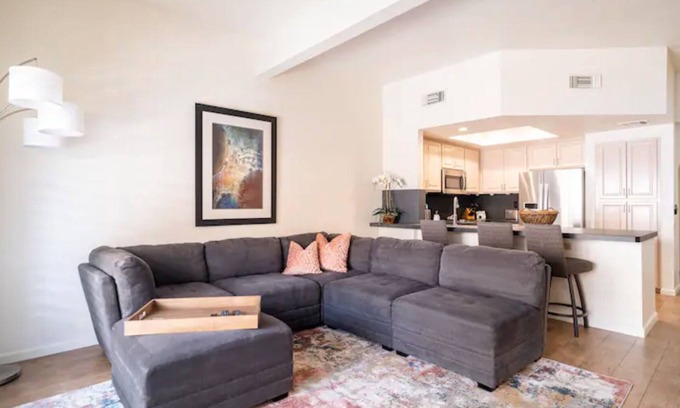 Palm Desert Condominio | Desert Oasis Retreat: Chic Condo in Palm Desert Paradise with Private Spa
