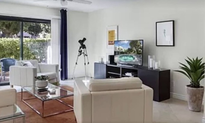 Palm Desert Condominio | Desert Flower Retreat in Palm Desert near El Paseo