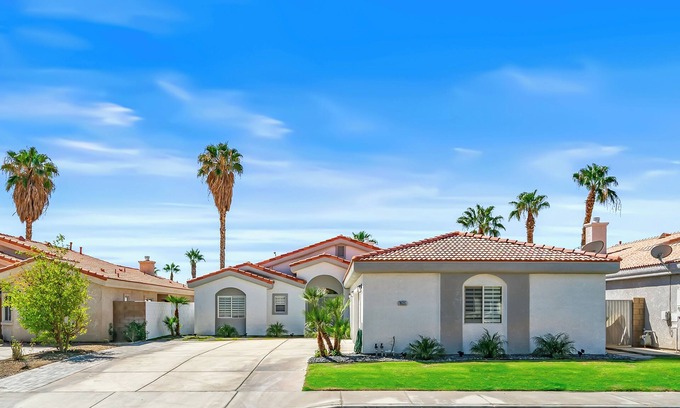 Sonrisa Casa | Desert Oasis Retreat with Private Pool & Mountain Views