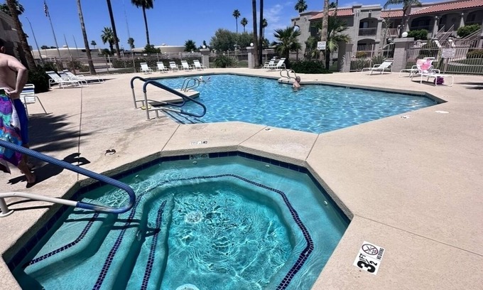 Greenway Palms Condominio | Desert Oasis!!