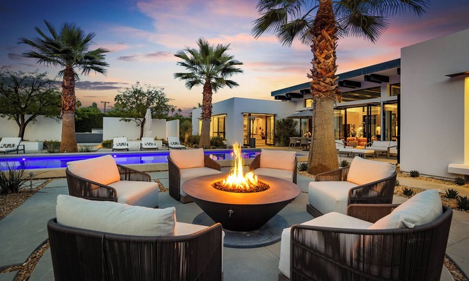 The Mesa Casa | Desert Prism / Palm Springs Pool Fire Pit Views