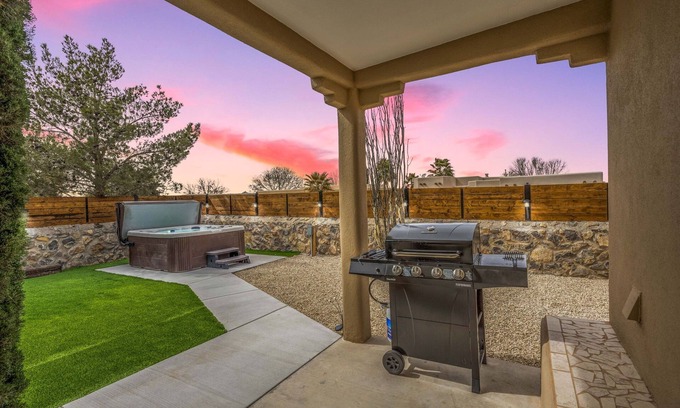 Las Cruces Casa | Desert Sanctuary Retreat! Pet Friendly! Hot tub!