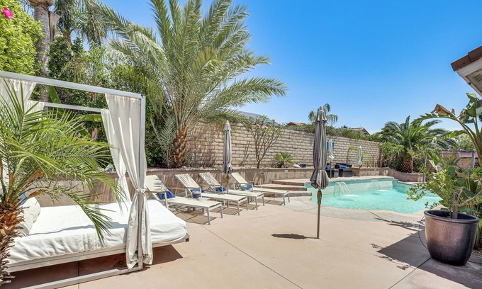 Vista Norte Casa | Desert Sophistication: Saltwater Pool, Spa, Cabana