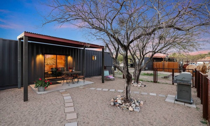 Wickenburg Casa | Desert Sunrise: Horses and Dogs Welcome
