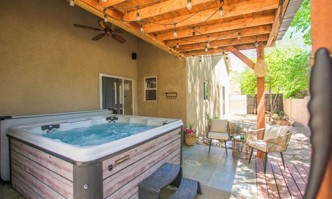 Vecinos Del Bosque Casa | Desert Sunset+Hot Tub+Pet Friendly+No Pet Fees!